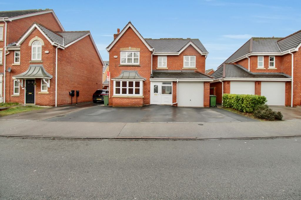 Property photo 1 of 19 Property Front