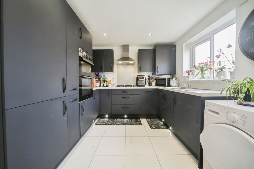 Property photo 2 of 16 Pbox-Img.Jpg
