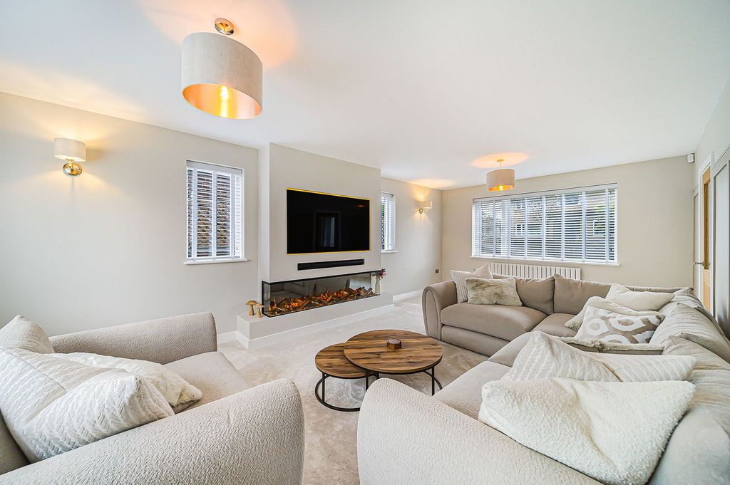 Property photo 2 of 57