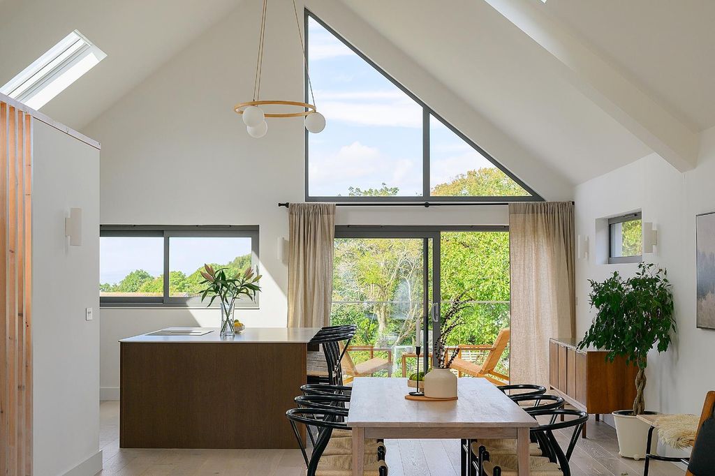 Property photo 1 of 41 4T7Acn - Reception Room E.Jpg