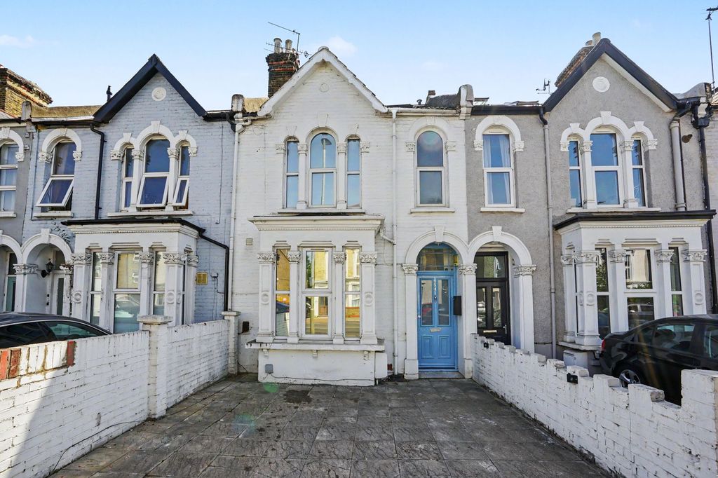 Property photo 1 of 26 954 Garratt Lane, Tooting, London Sw17 0nd