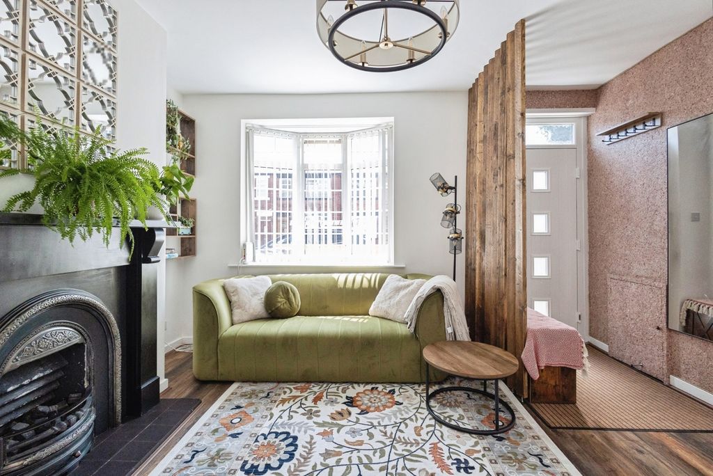 Property photo 2 of 18 Pbox-Img.Jpg
