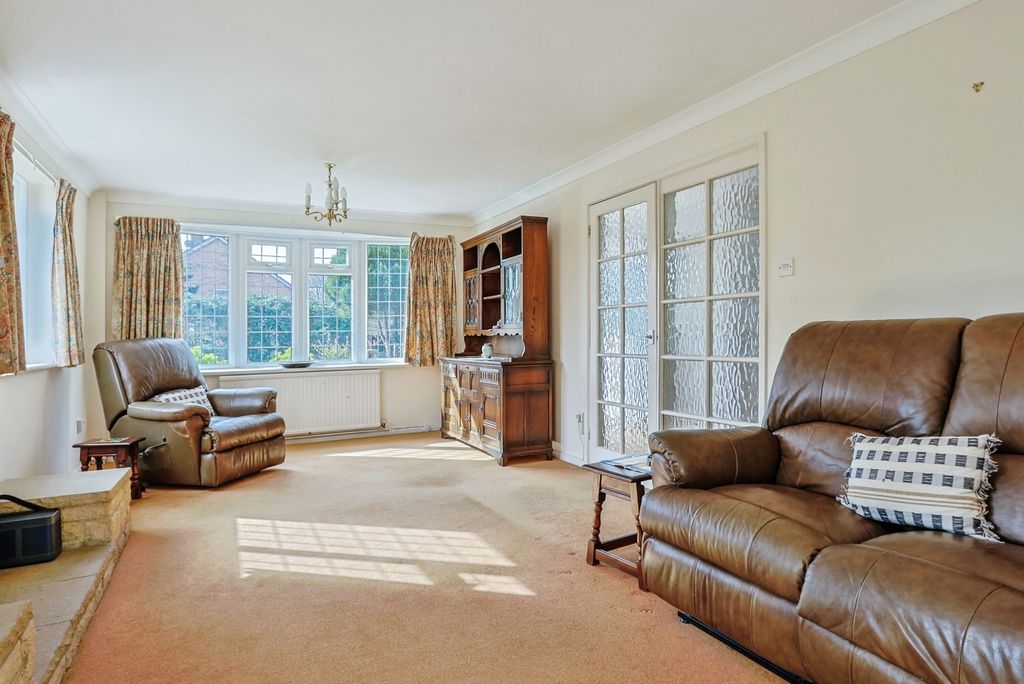 Property photo 2 of 23 Lounge