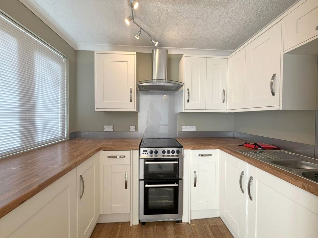 Property photo 2 of 8 4914033