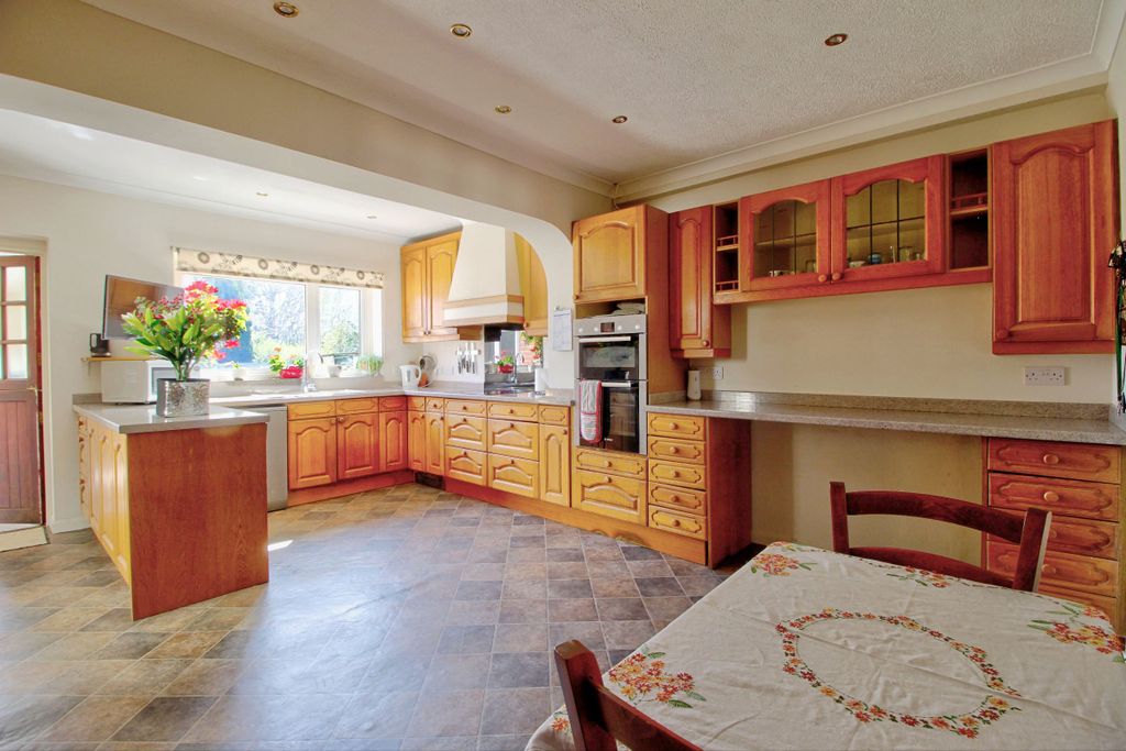 Property photo 3 of 28 Kitchen Overlooks The Garden