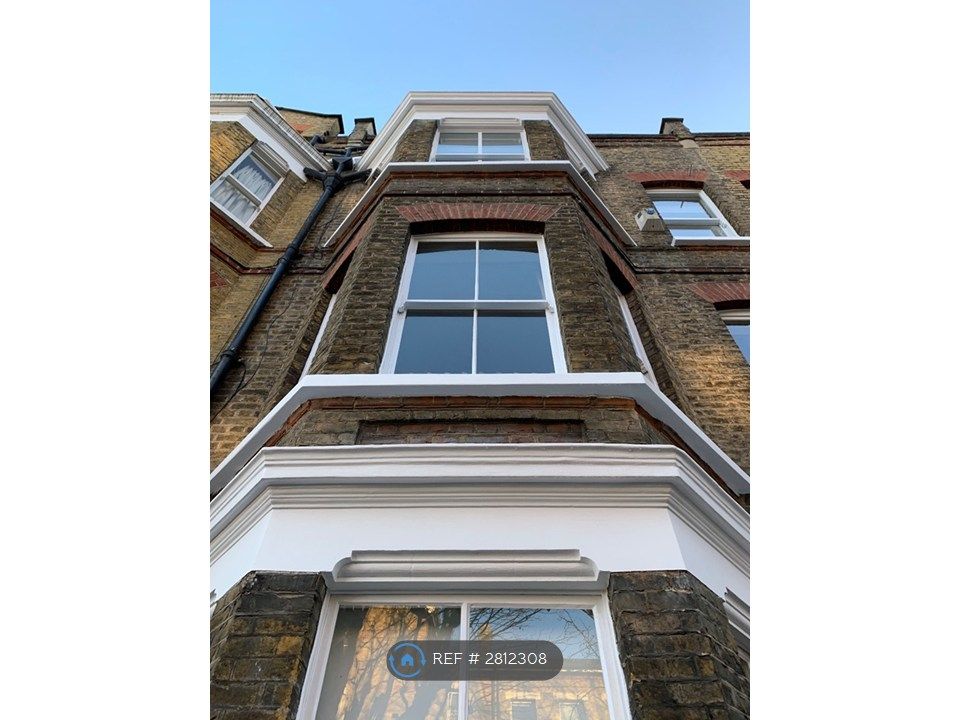 Property photo 3 of 25 Bay Windows