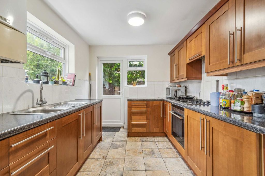 Property photo 2 of 8