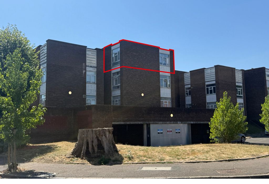 Property photo 1 of 3