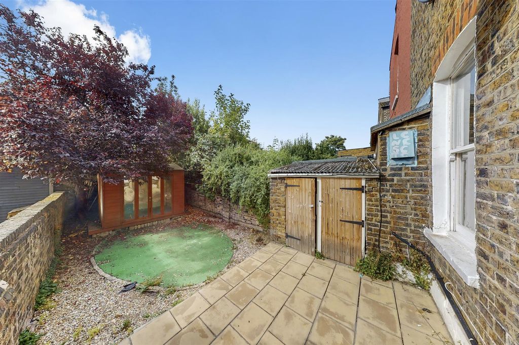 Property photo 1 of 10 Private South Facing Rear Garden