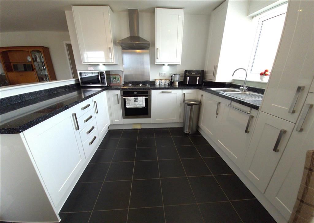 Property photo 1 of 10 Kitchen