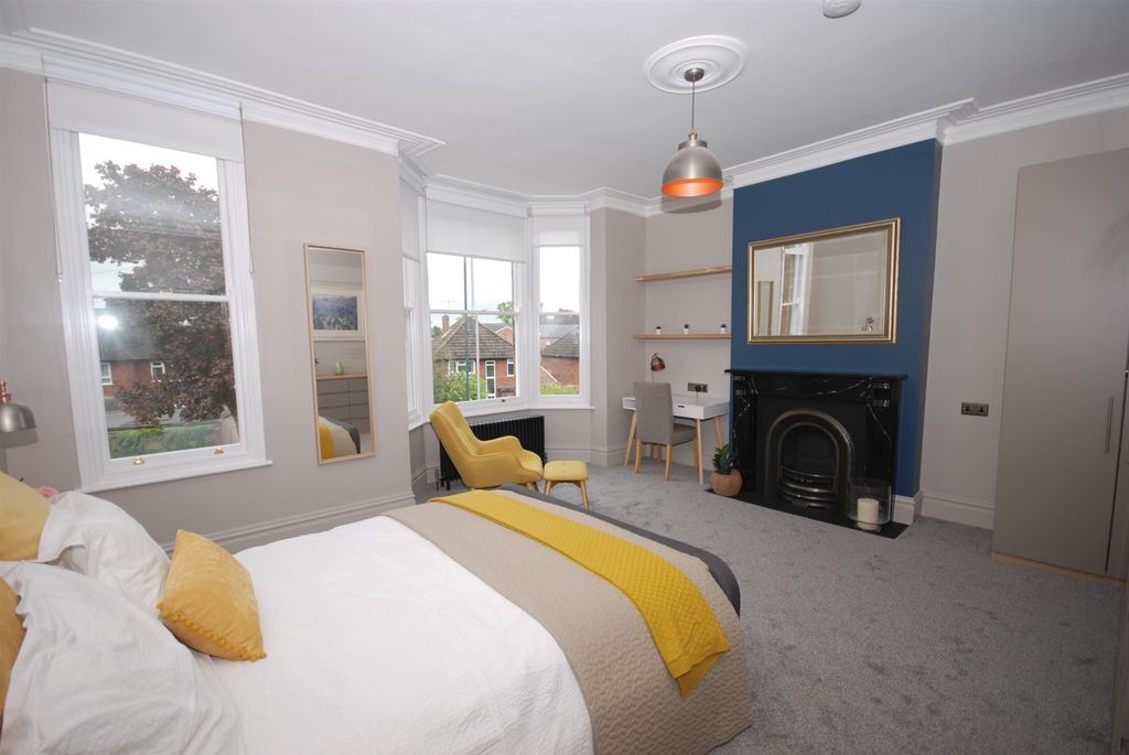 Property photo 2 of 8