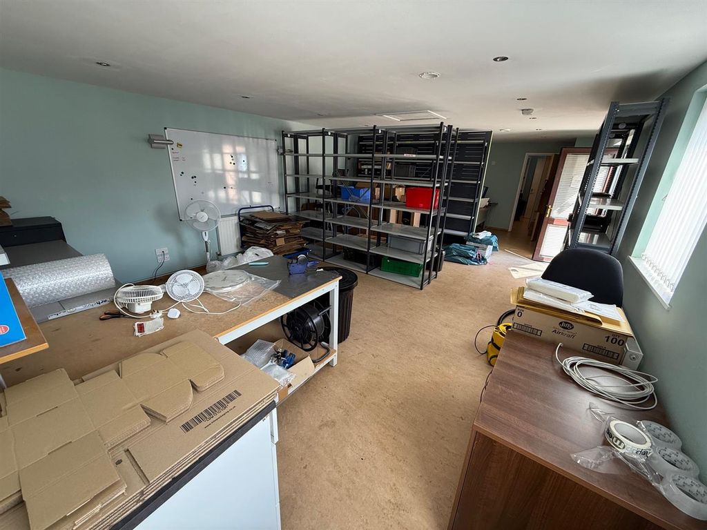 Property photo 3 of 11