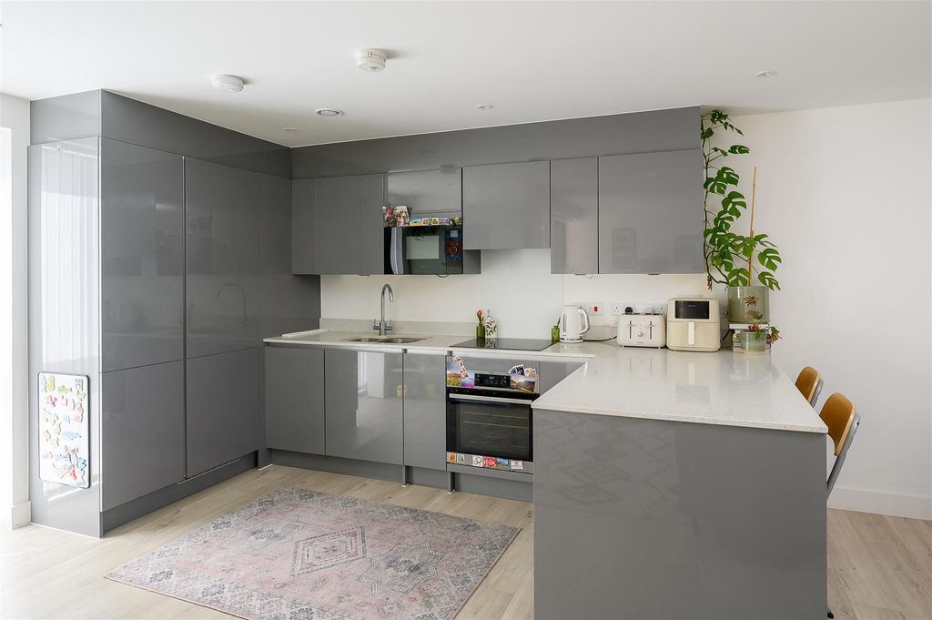 Property photo 3 of 21 Kitchen