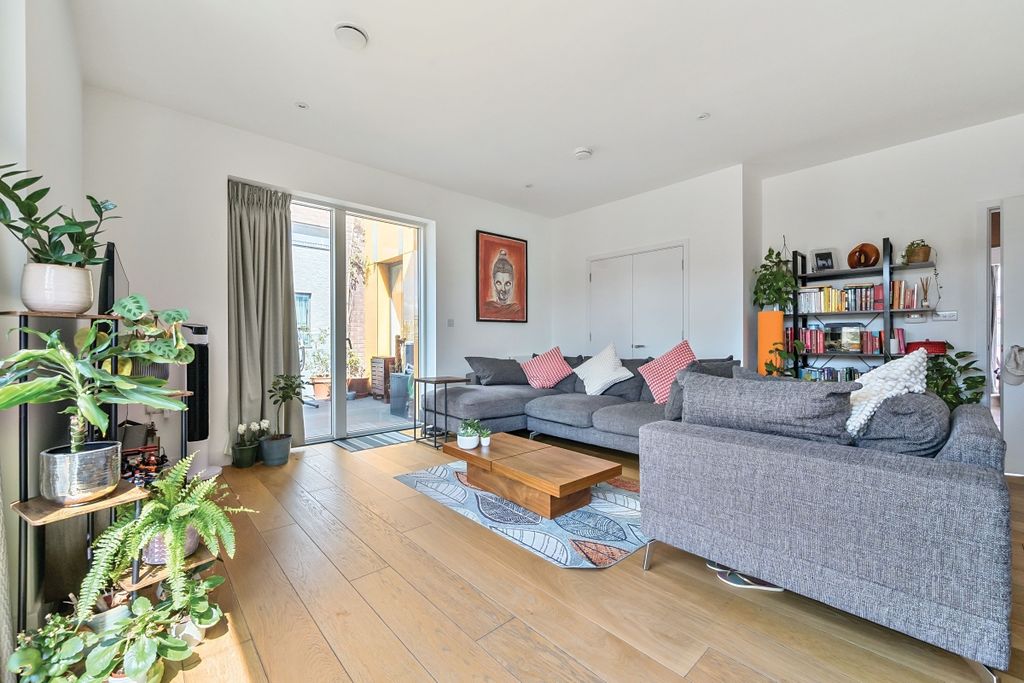Property photo 3 of 26 1300229-10-683d79...