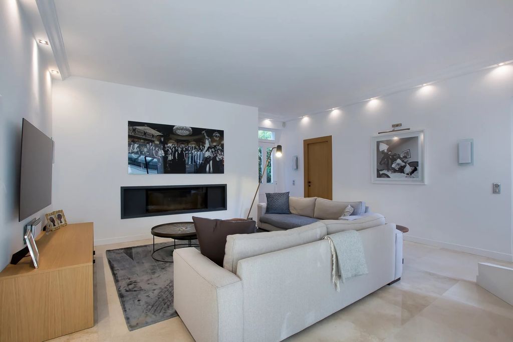 Property photo 2 of 22