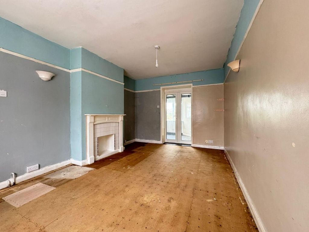 Property photo 2 of 11 Living Room