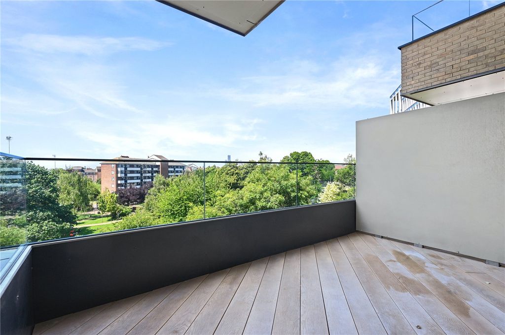 Property photo 3 of 9 Balcony