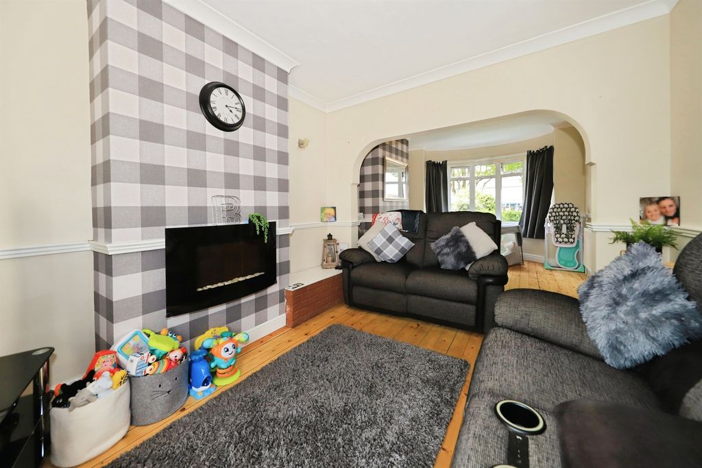 Property photo 3 of 18
