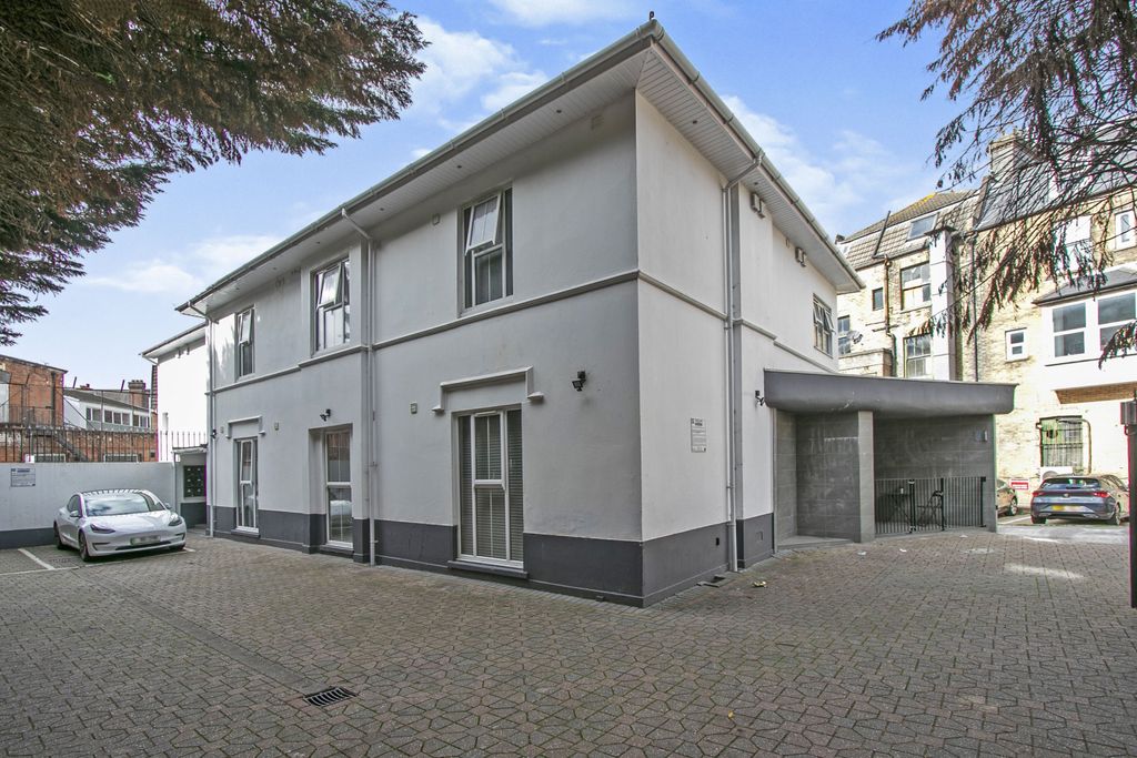 Property photo 1 of 6