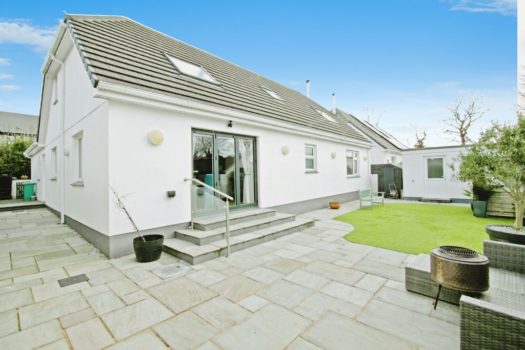 Property photo 3 of 17 Photography