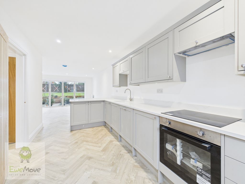 Property photo 3 of 18 Kitchen