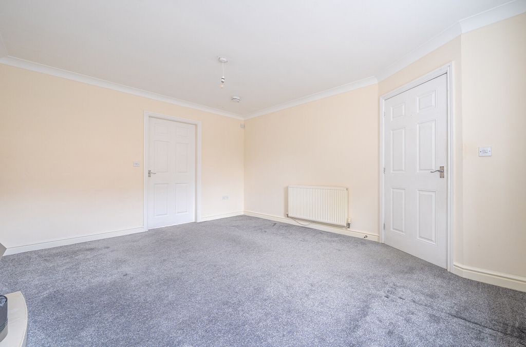 Property photo 3 of 17 1401515-10-696E1c...