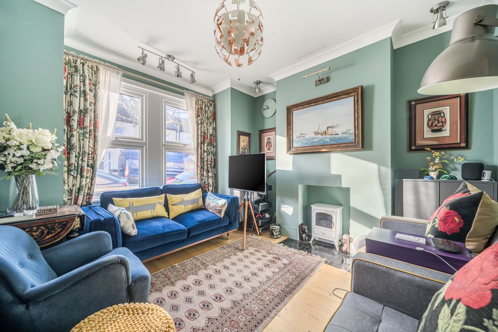 Property photo 2 of 23 Living Room