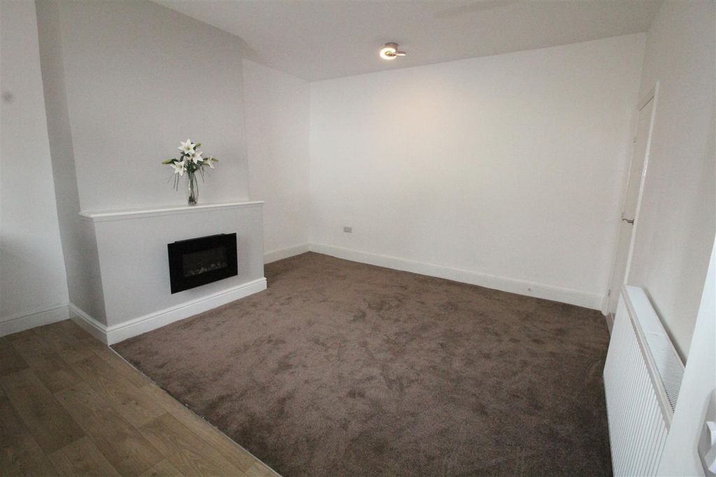 Property photo 2 of 6 Lounge With Kitchen Area