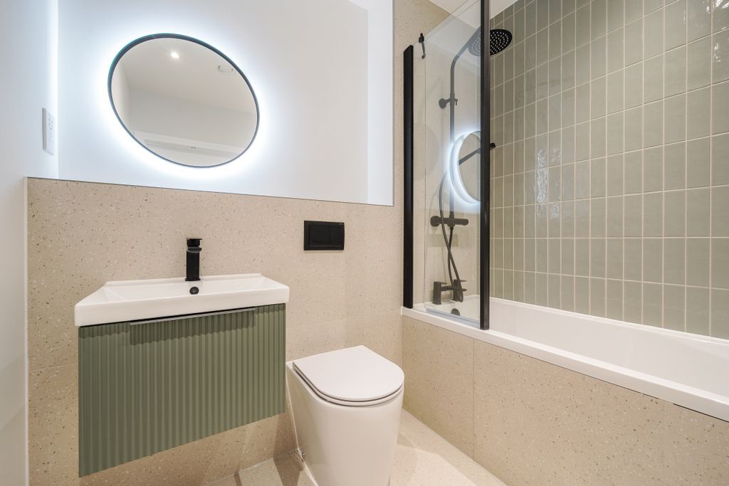 Property photo 2 of 8 Bathroom