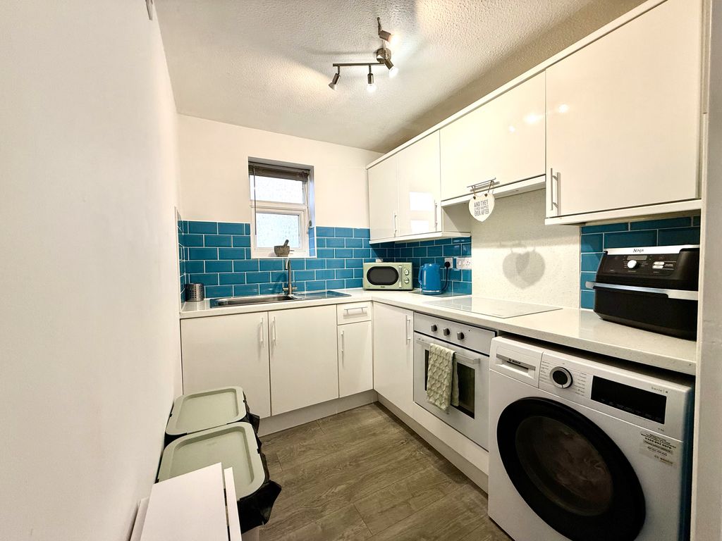 Property photo 3 of 15 Kitchen