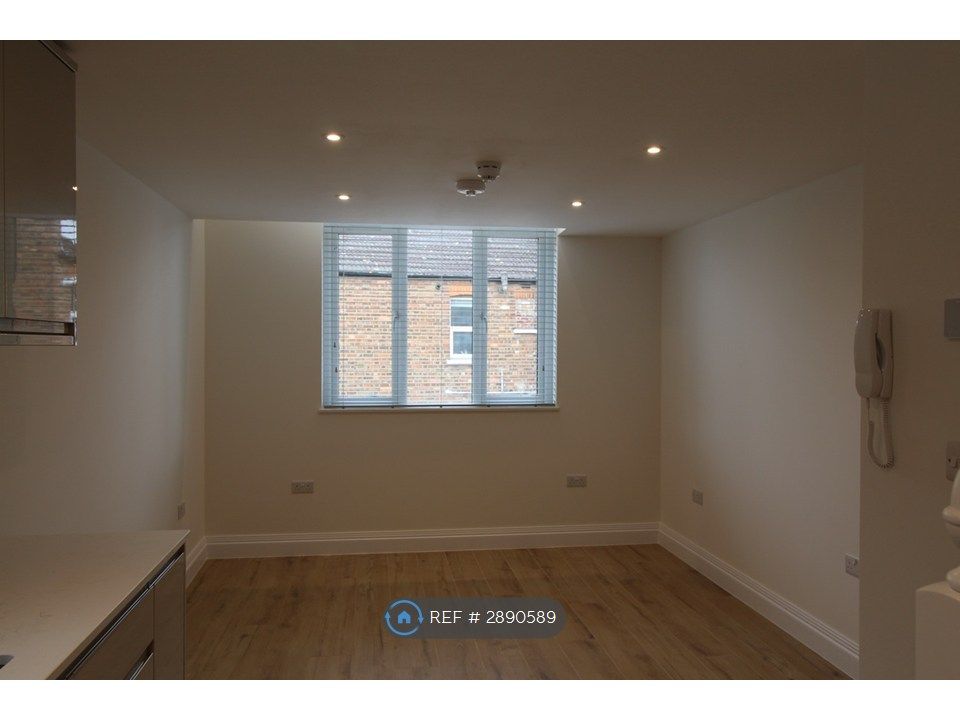 Property photo 3 of 11 Kitchen Lounge