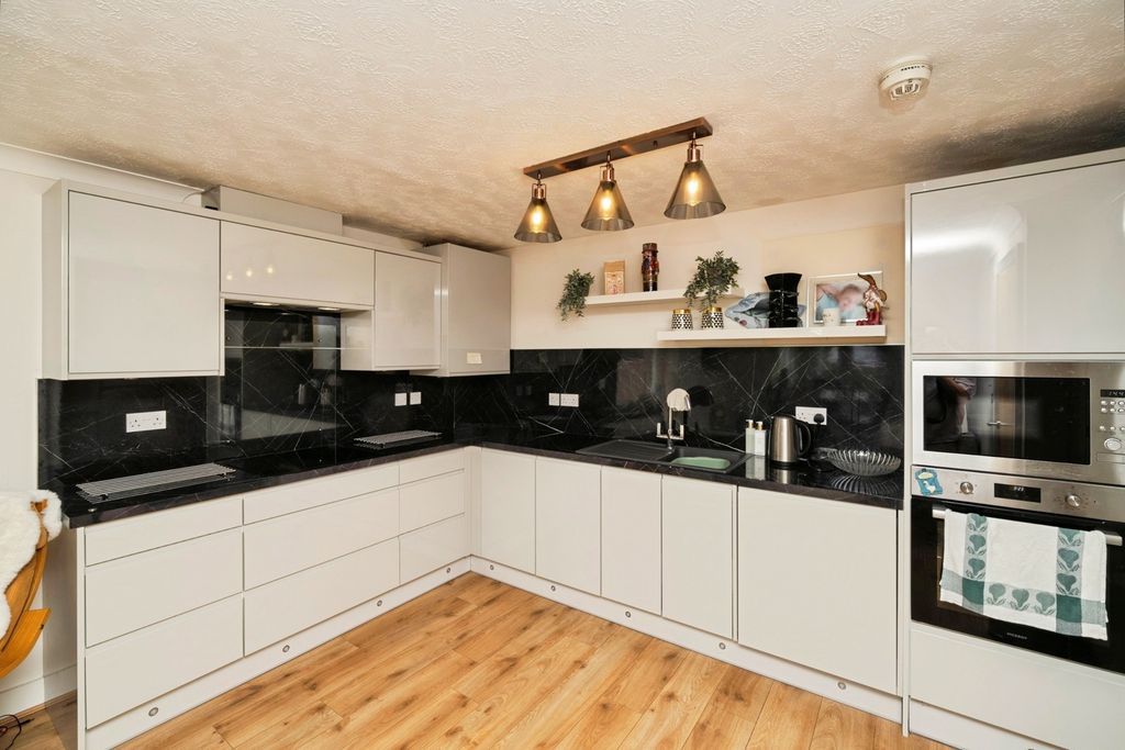 Property photo 3 of 13 Pbox-Img.Jpg