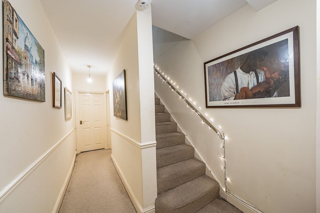 Property photo 2 of 10 Flat-D-219-Streth...