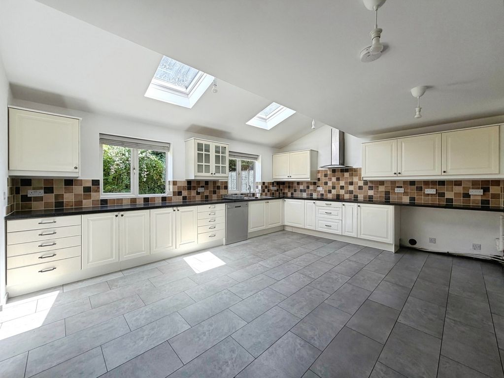 Property photo 2 of 19 Pbox-Img.Jpg