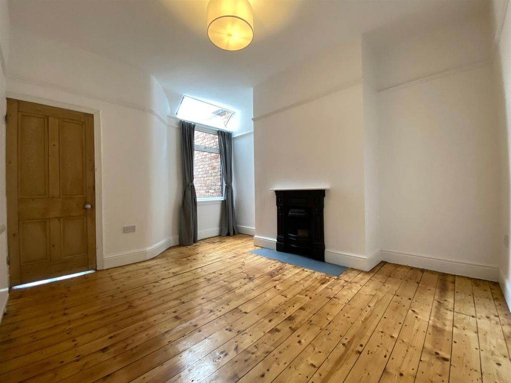 Property photo 3 of 32