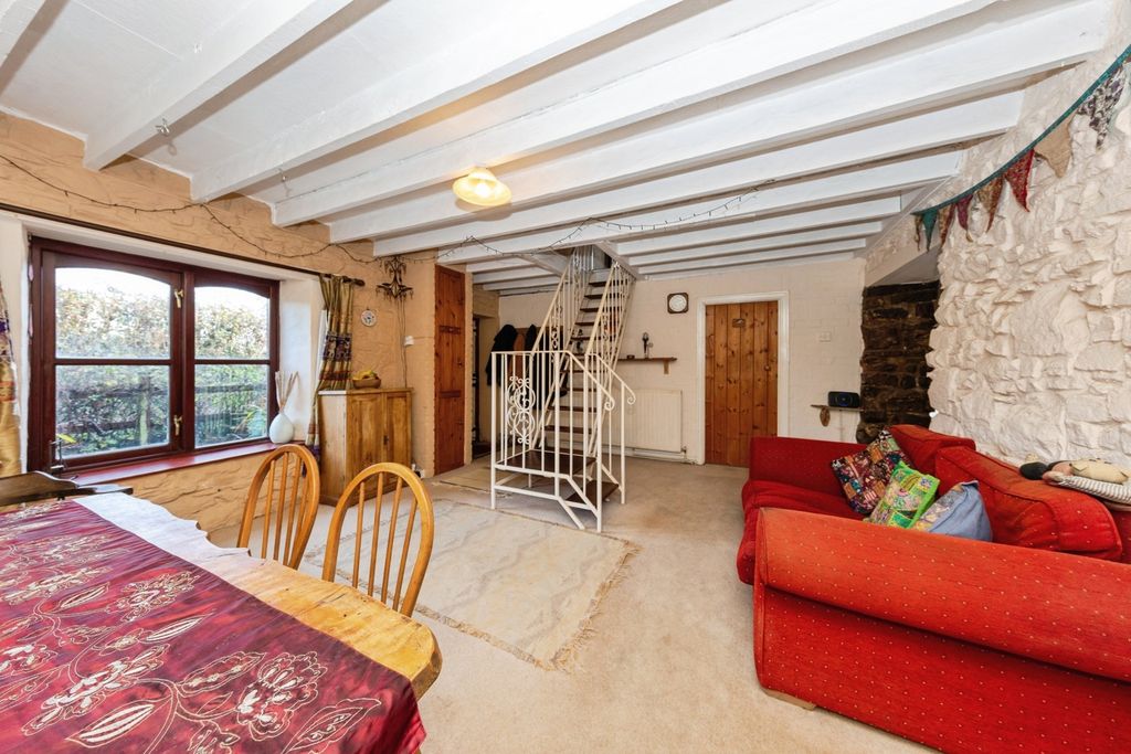 Property photo 3 of 17 Photo