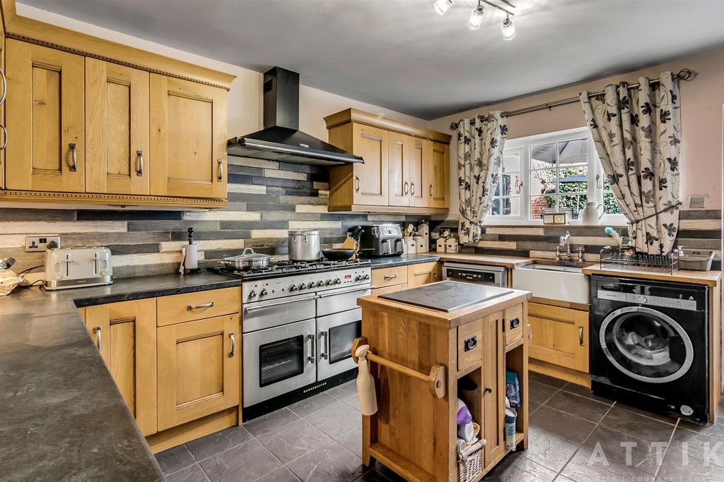 Property photo 3 of 57 The White House The Street Westleton Ip17 3Ad (16)