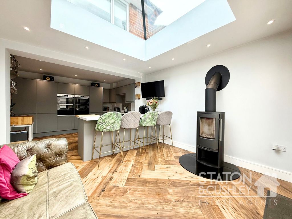 Property photo 2 of 38
