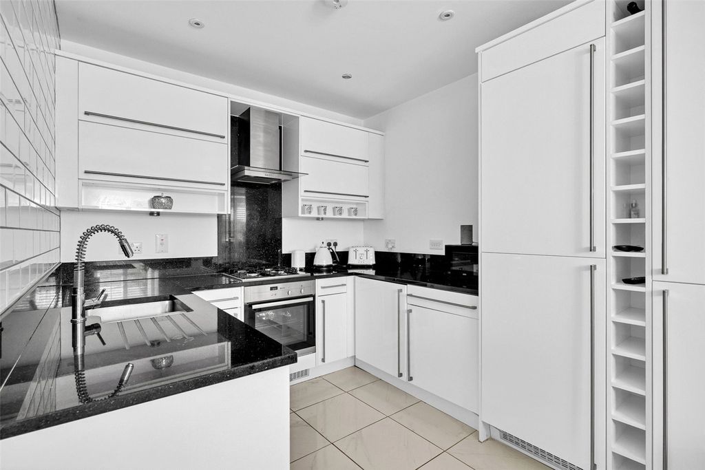 Property photo 2 of 23 Picture No. 13