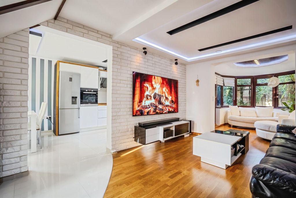 Property photo 2 of 20