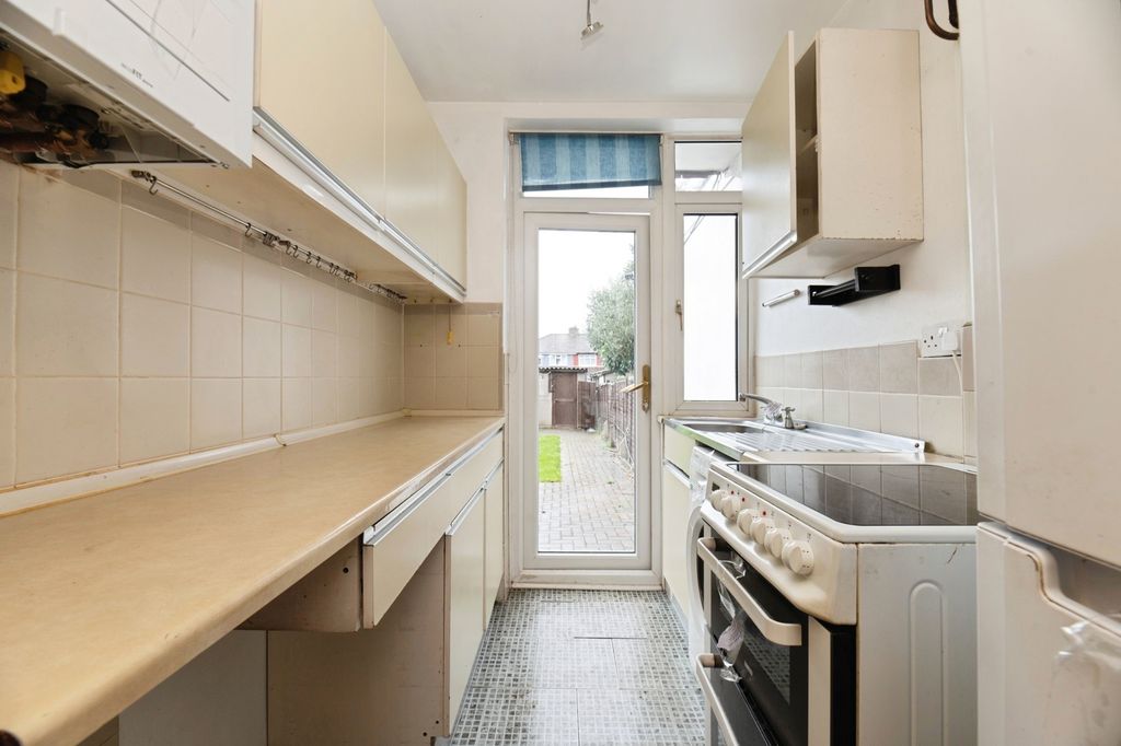 Property photo 2 of 9 Kitchen