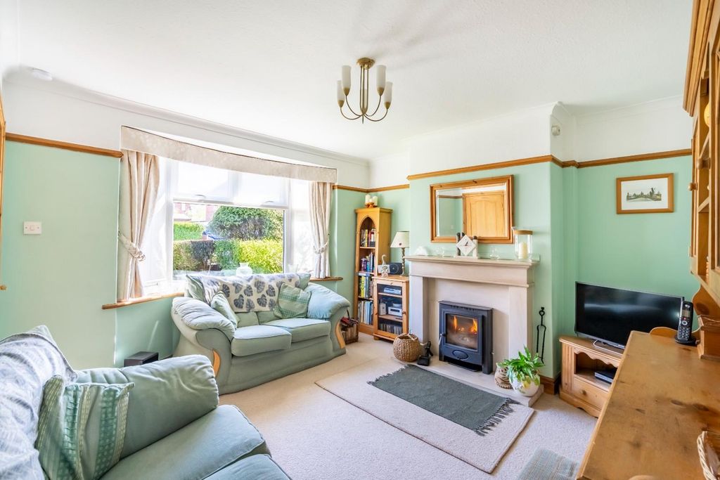 Property photo 2 of 21 Living Room