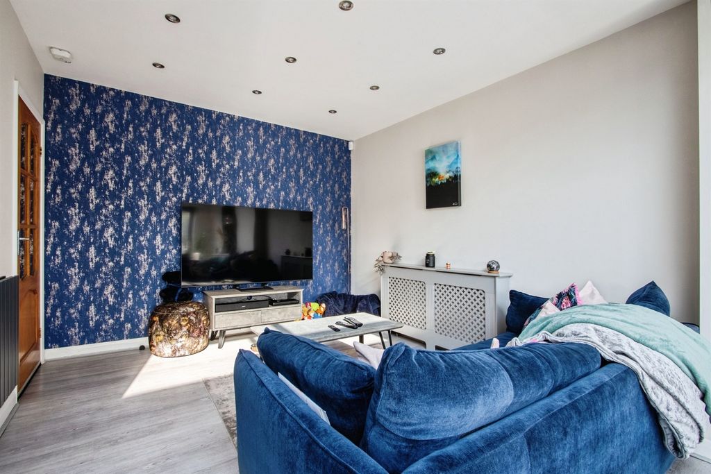 Property photo 3 of 12