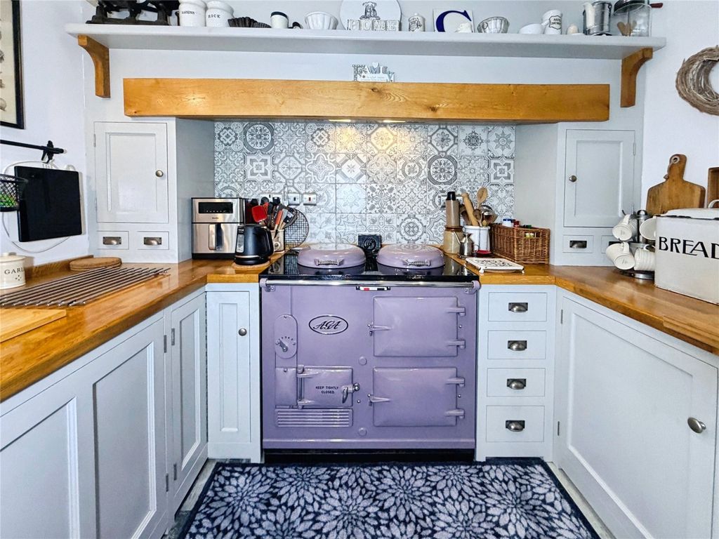 Property photo 3 of 21 Kitchen