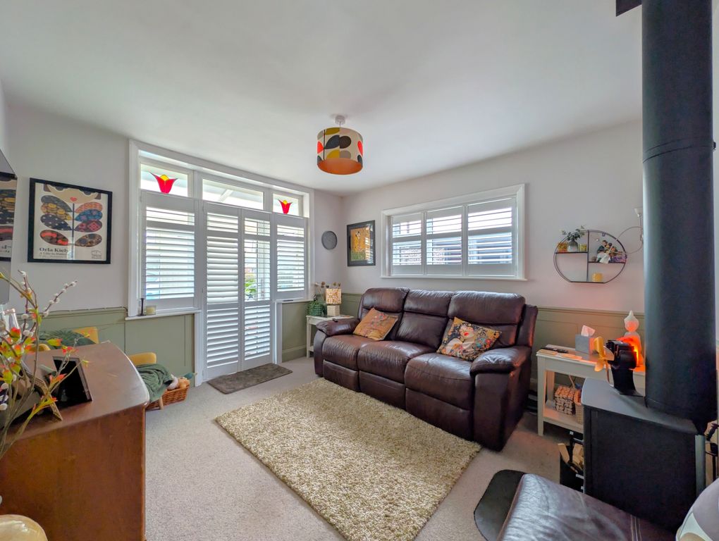 Property photo 3 of 18 Lounge