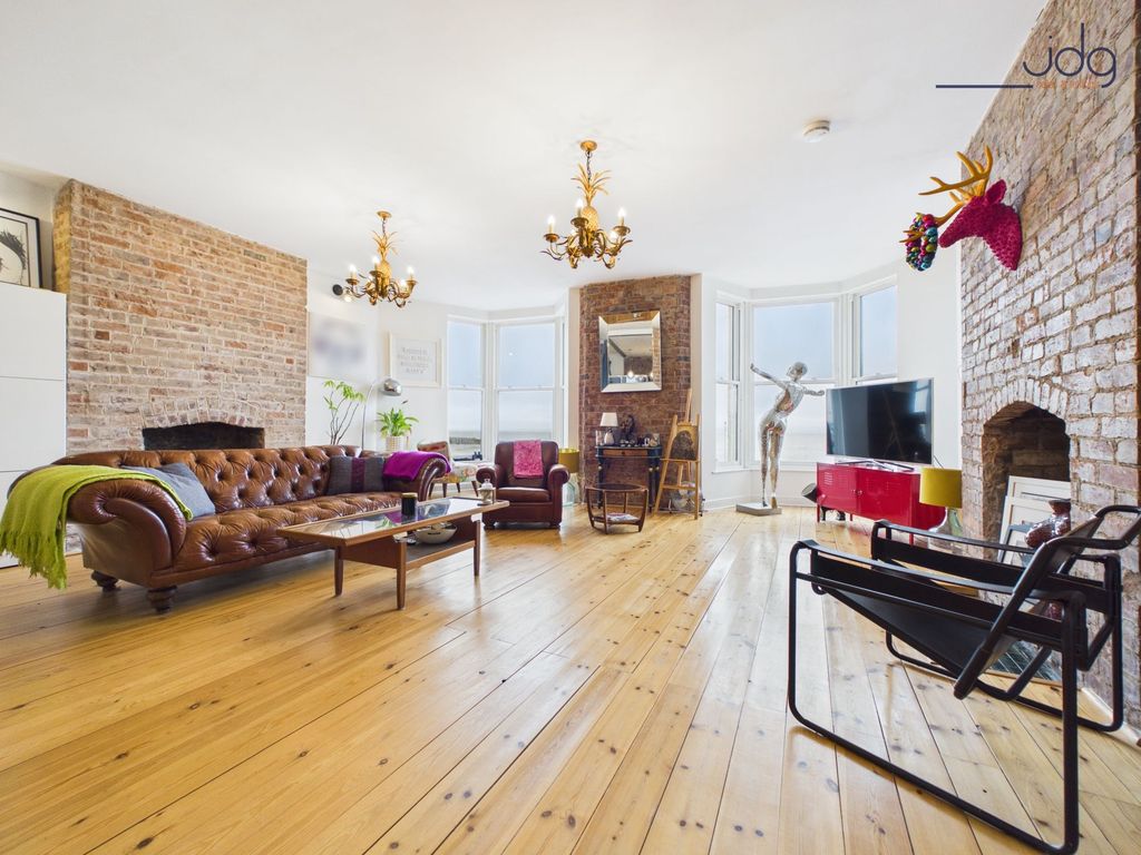 Property photo 2 of 33 Open Plan Living Area