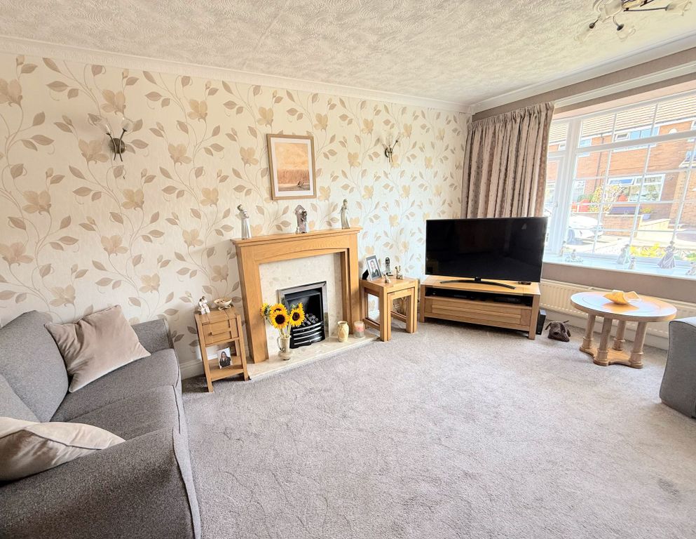 Property photo 2 of 27