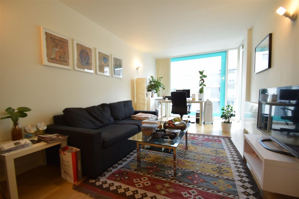 Property photo 2 of 11 Lounge