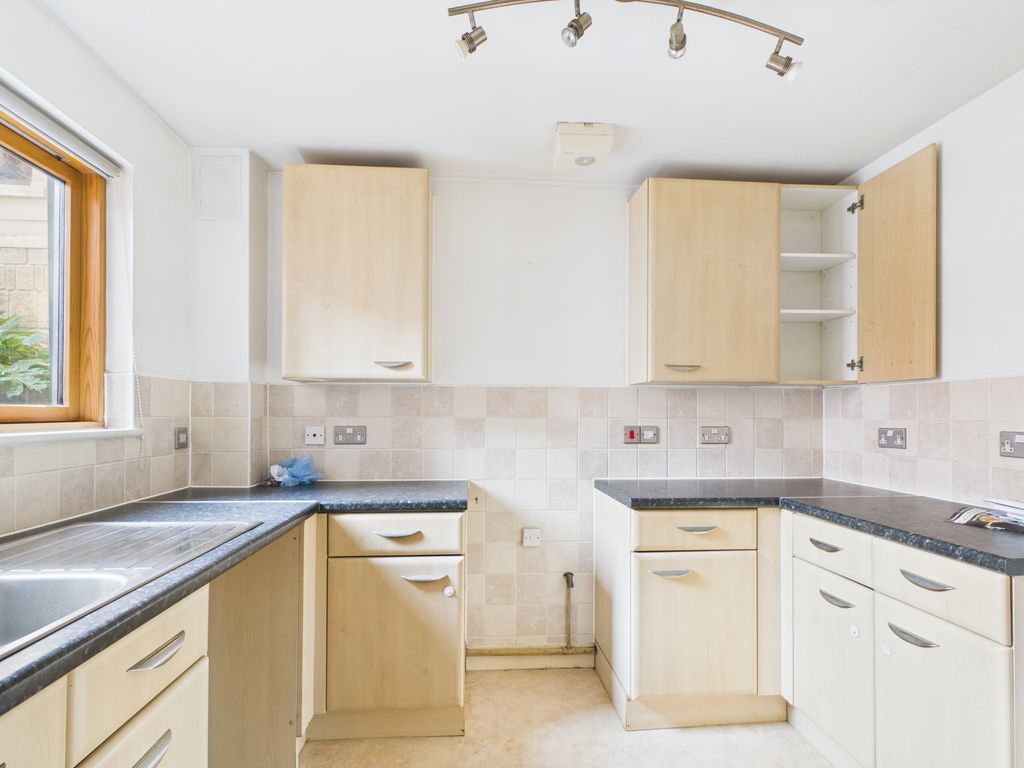 Property photo 2 of 8 Kitchen