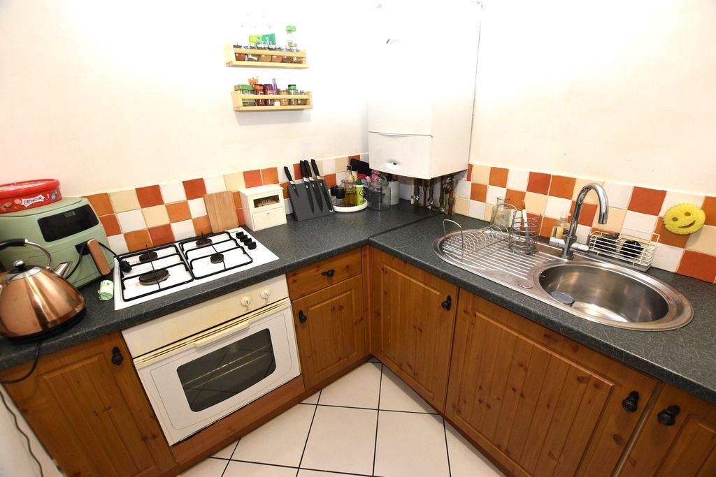 Property photo 2 of 8